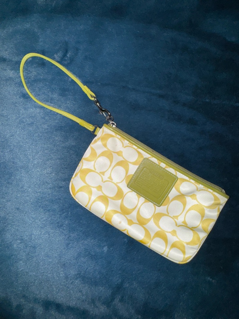 COACH Vintage Signature Wristlet Trimmed in Green Apple Leather GUC